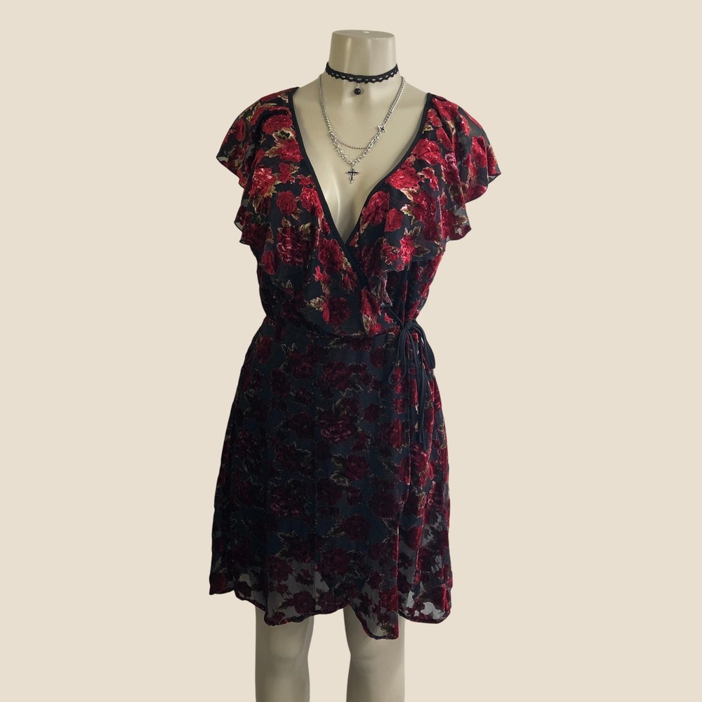 Band of Gypsies Red Floral Burnout Velvet Wrap Mini Dress Size Large Black